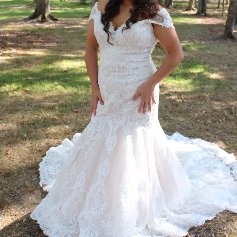 Allure bridals wedding dress - Picture 3 of 6